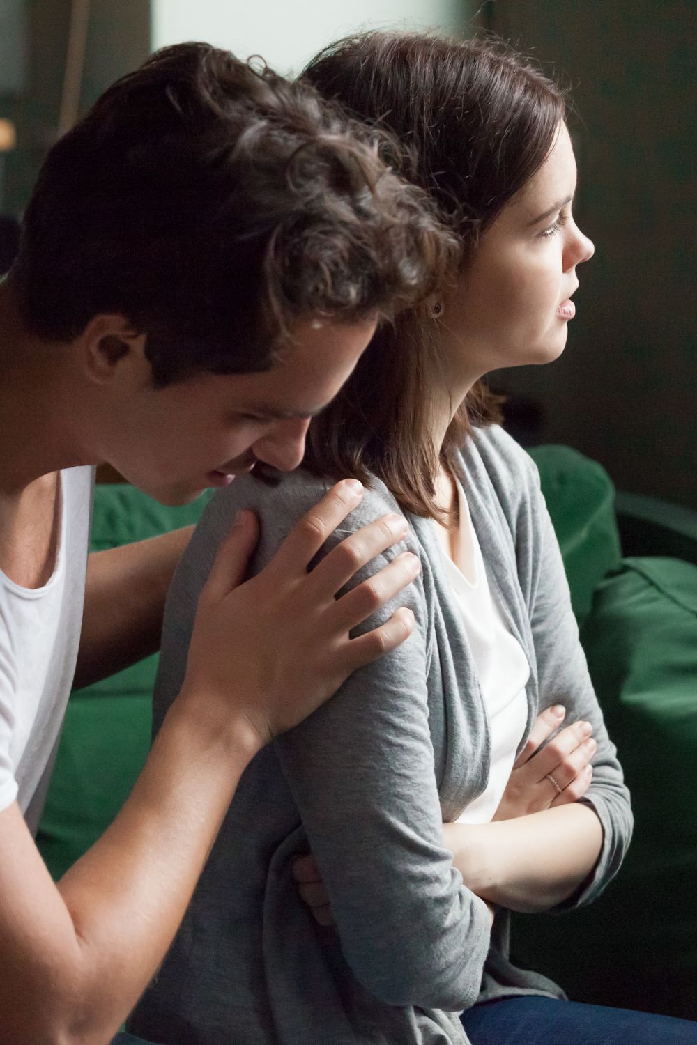 signs your husband is manipulating you