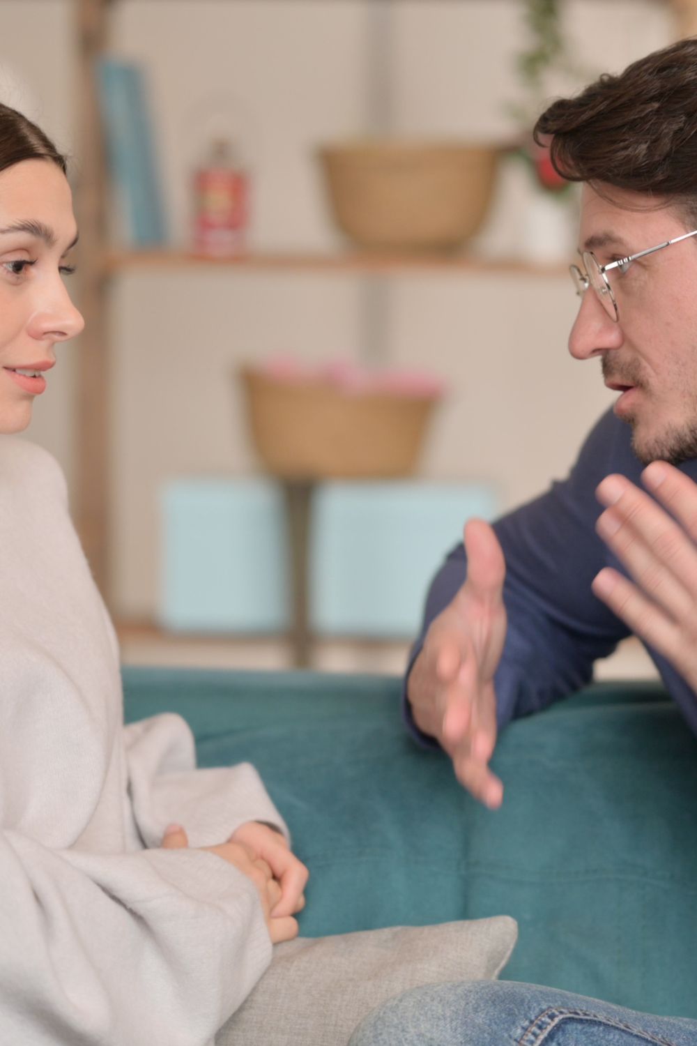 signs your husband is manipulating you